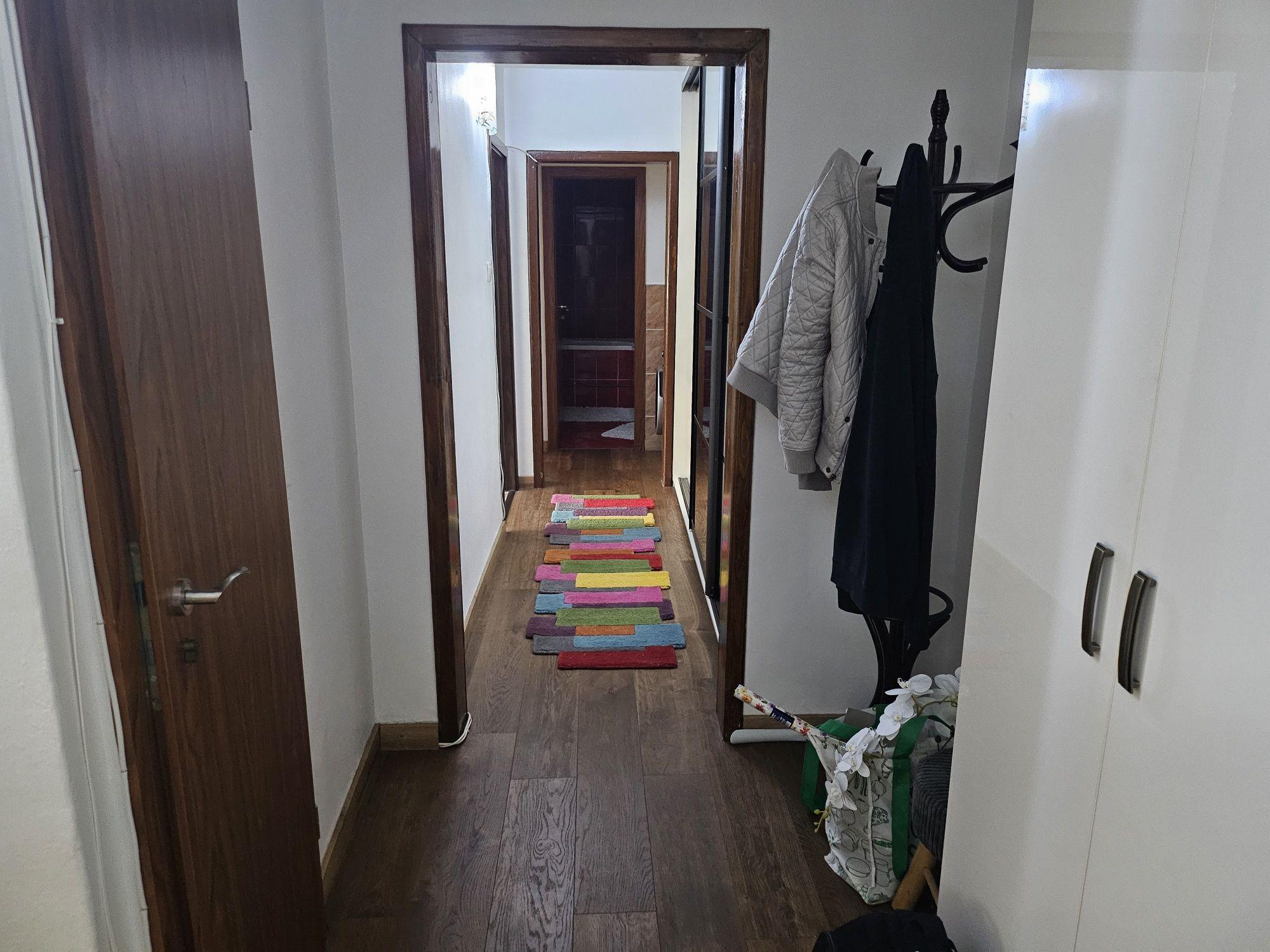 Inchiriez apartament 3 camere in zona Steaua
De inchiriat apartament - imagine 1