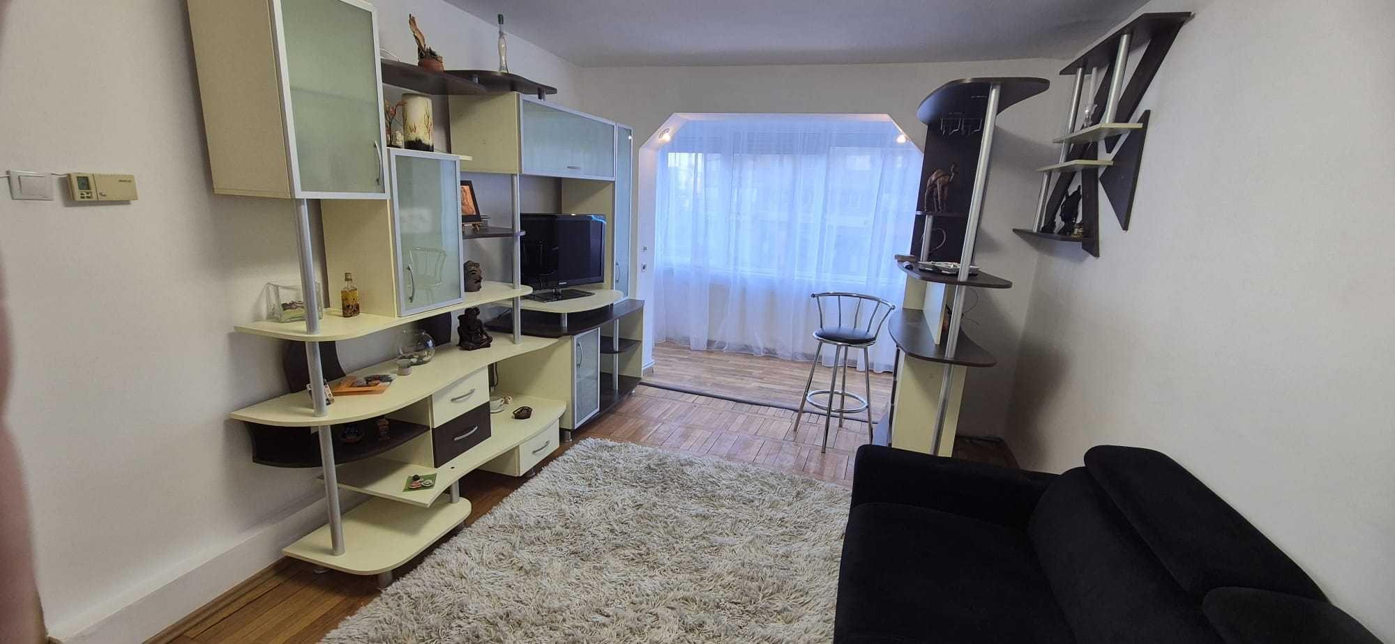 Inchiriez apartament 3 camerre, Calea Sagului