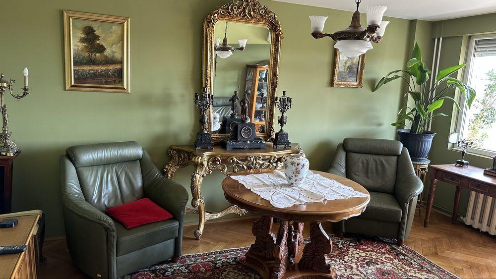 Proprietar inchiriez apartament cu 3 camere , decomandat, central