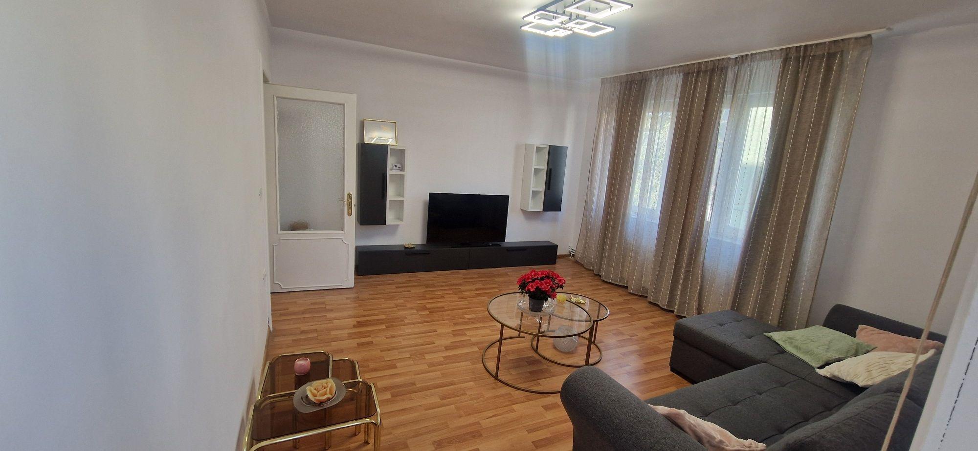 Apartament 3 camere de închiriat – 85 mp + garaj + boxă – Zona Puncte