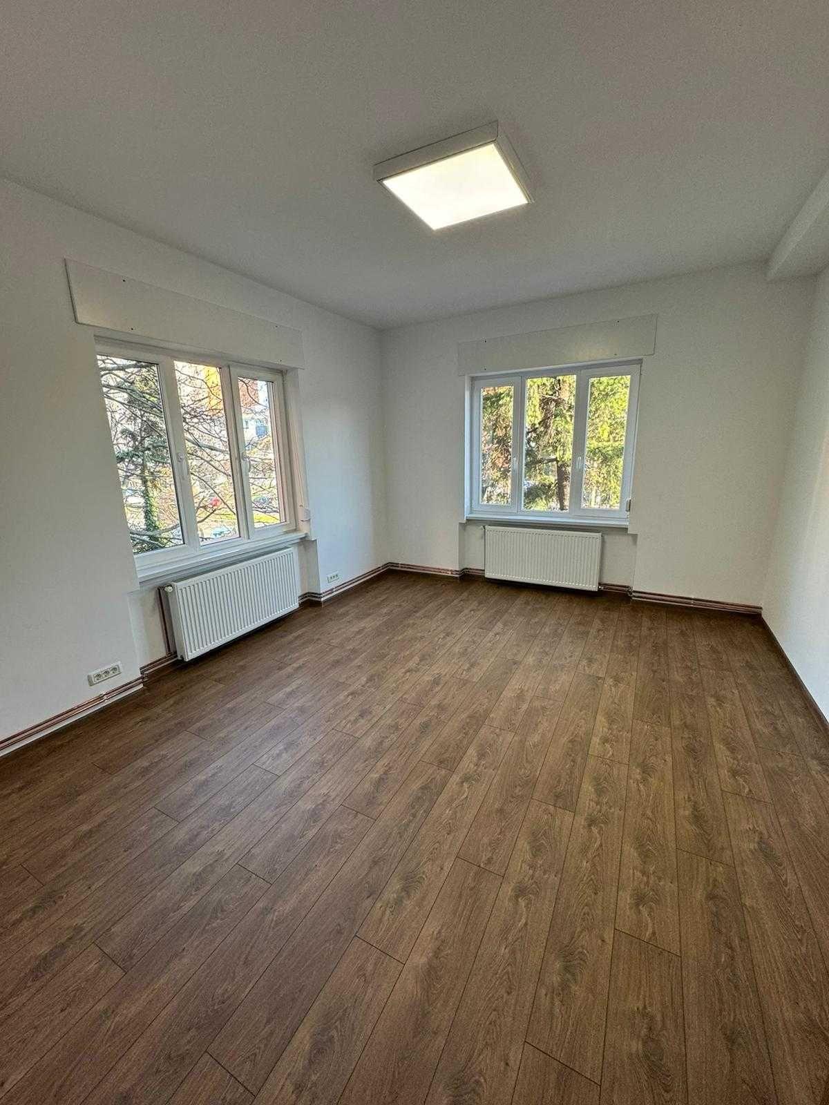 Proprietar, inchiriez apartament 3 camere - Punctele Cardinale - Tribunal - Ideal pentru birouri