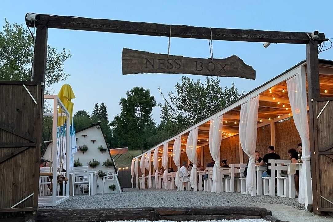 Proprietate turistică cu restaurant funcțional langă CheileNerei+teren