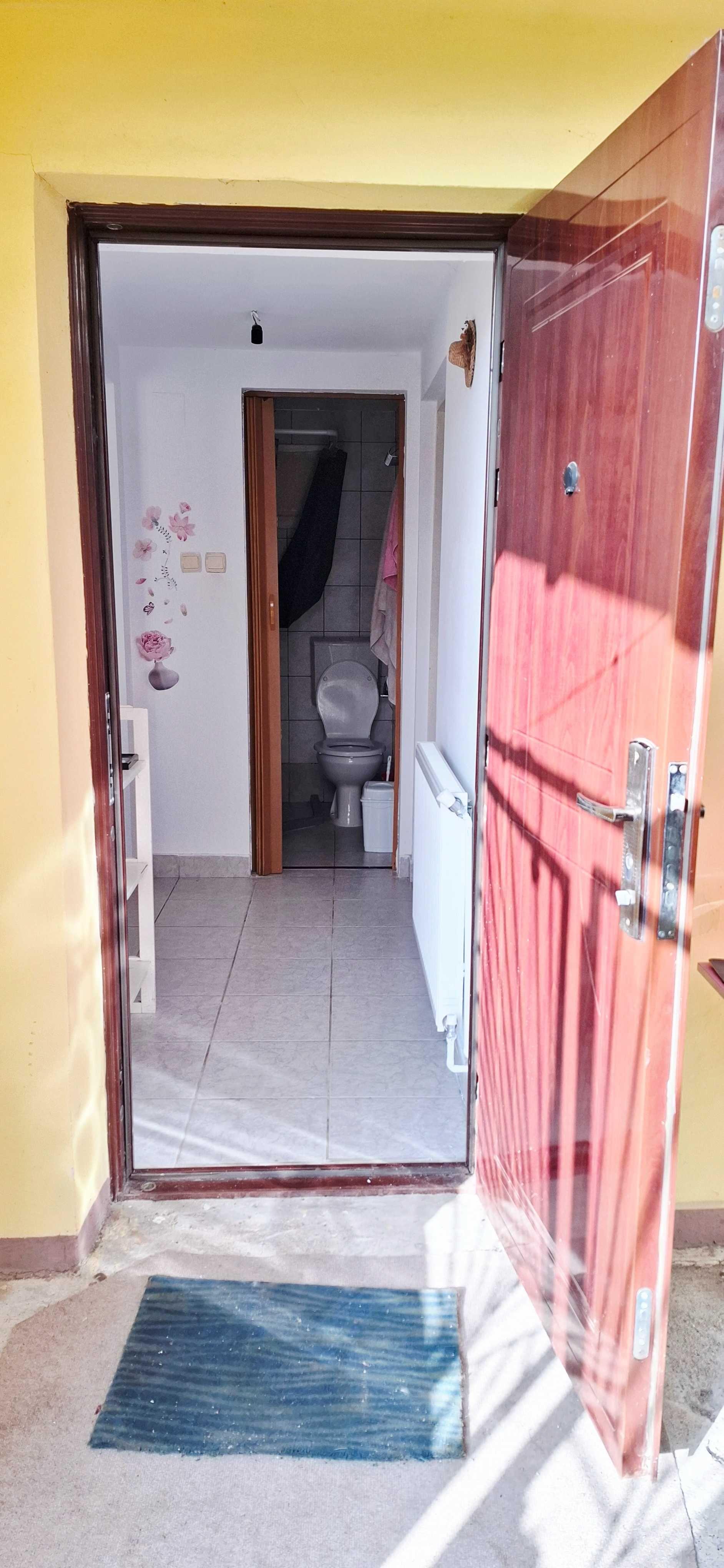 Închiriez Căsuță în curte cu 2 camere