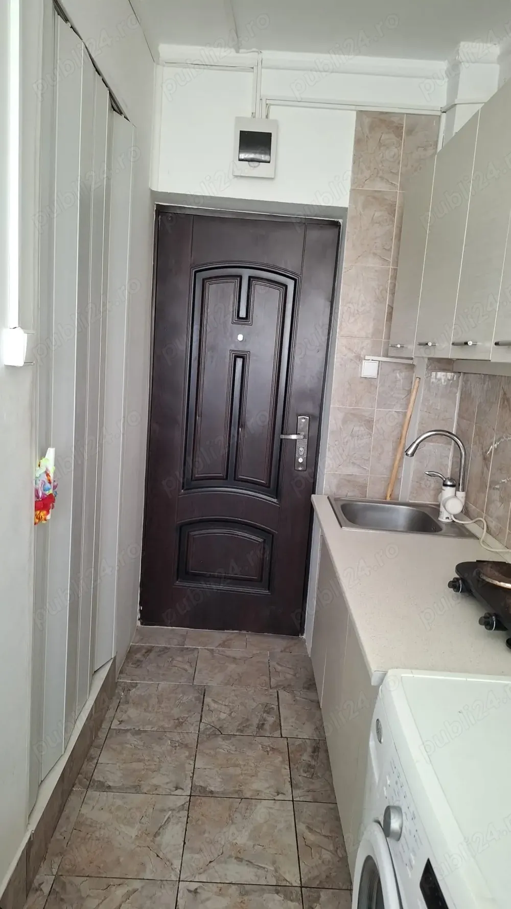 Cameră de cămin transformată în garsonieră