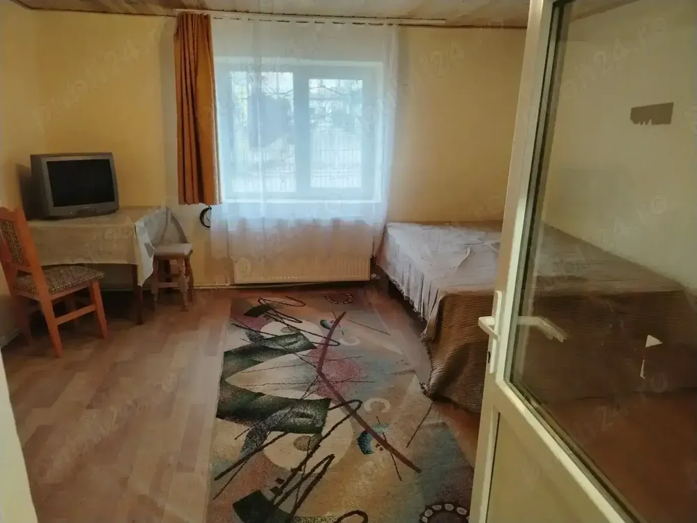 P.F ofer Apartam (1) sau 2 cam ,casa Copou