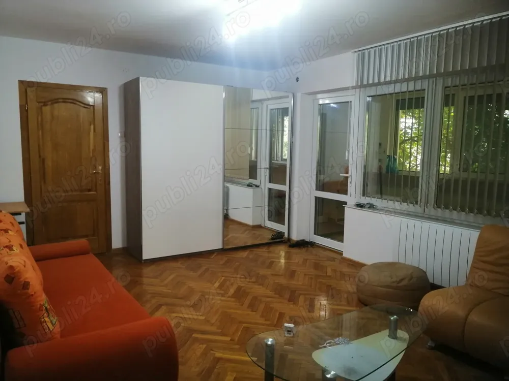 Închiriez apartament 4 camere decomandat, ultracentral, complet mobilat si dotat - imagine 1