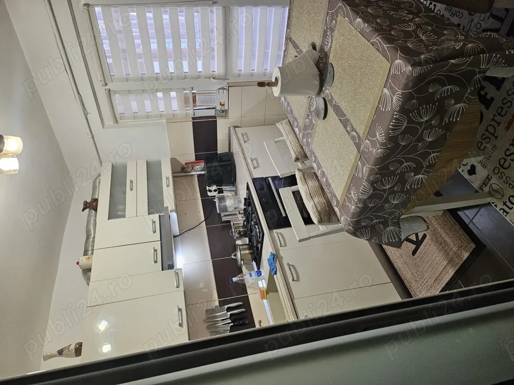 Persoana fizică, vând apartament 3 camere.Zona Cug