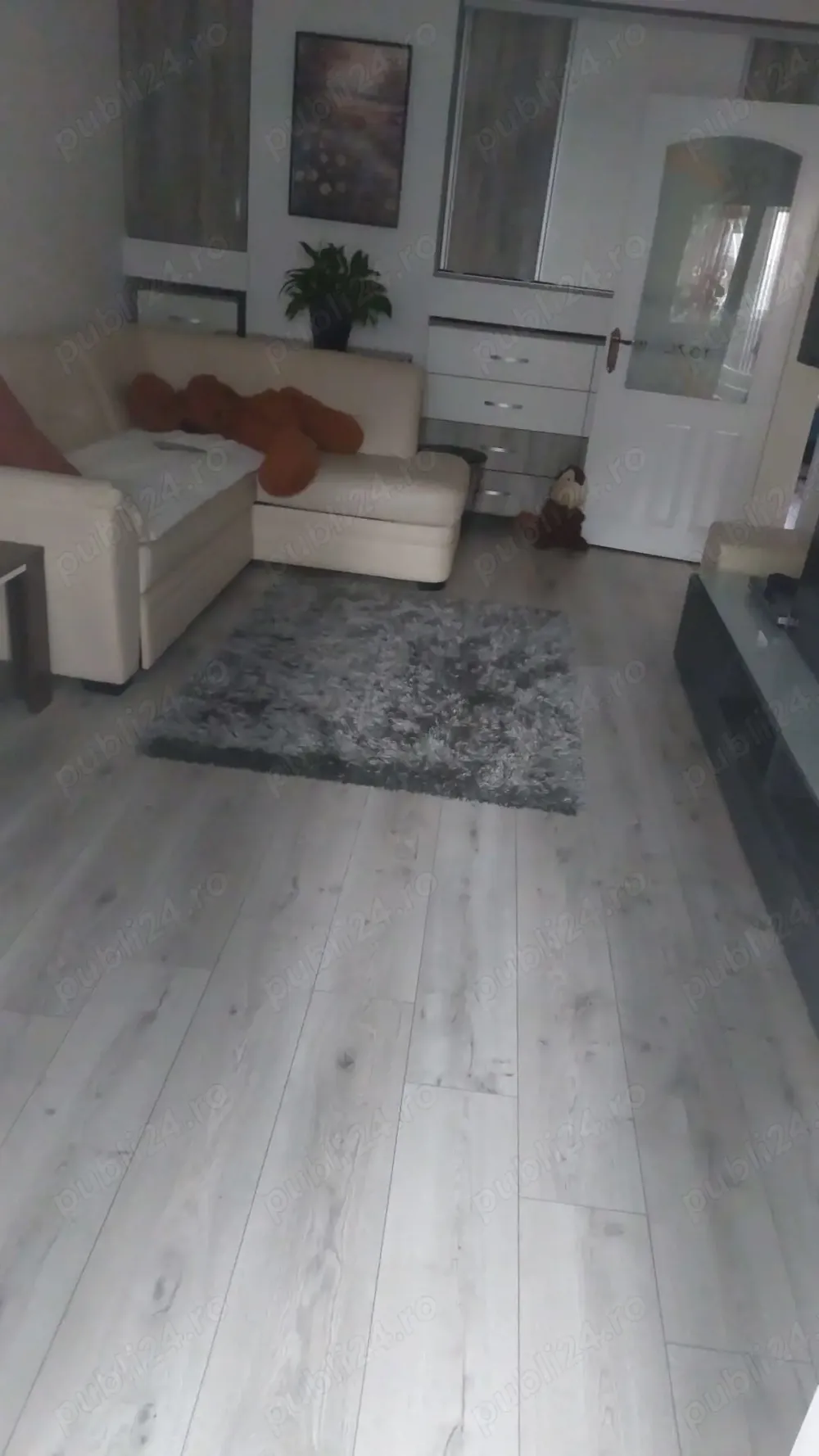 P.f vand apartament cu 4 camere