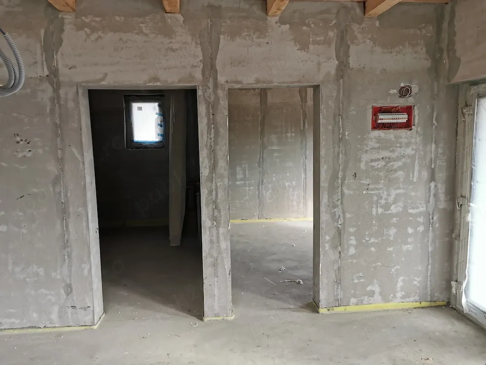 Vand casa la gri Popricani