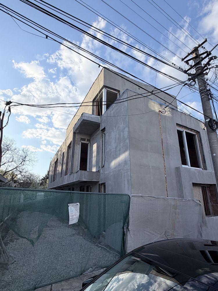 Vand 2 apartamente tip duplex zona centrala - imagine 1