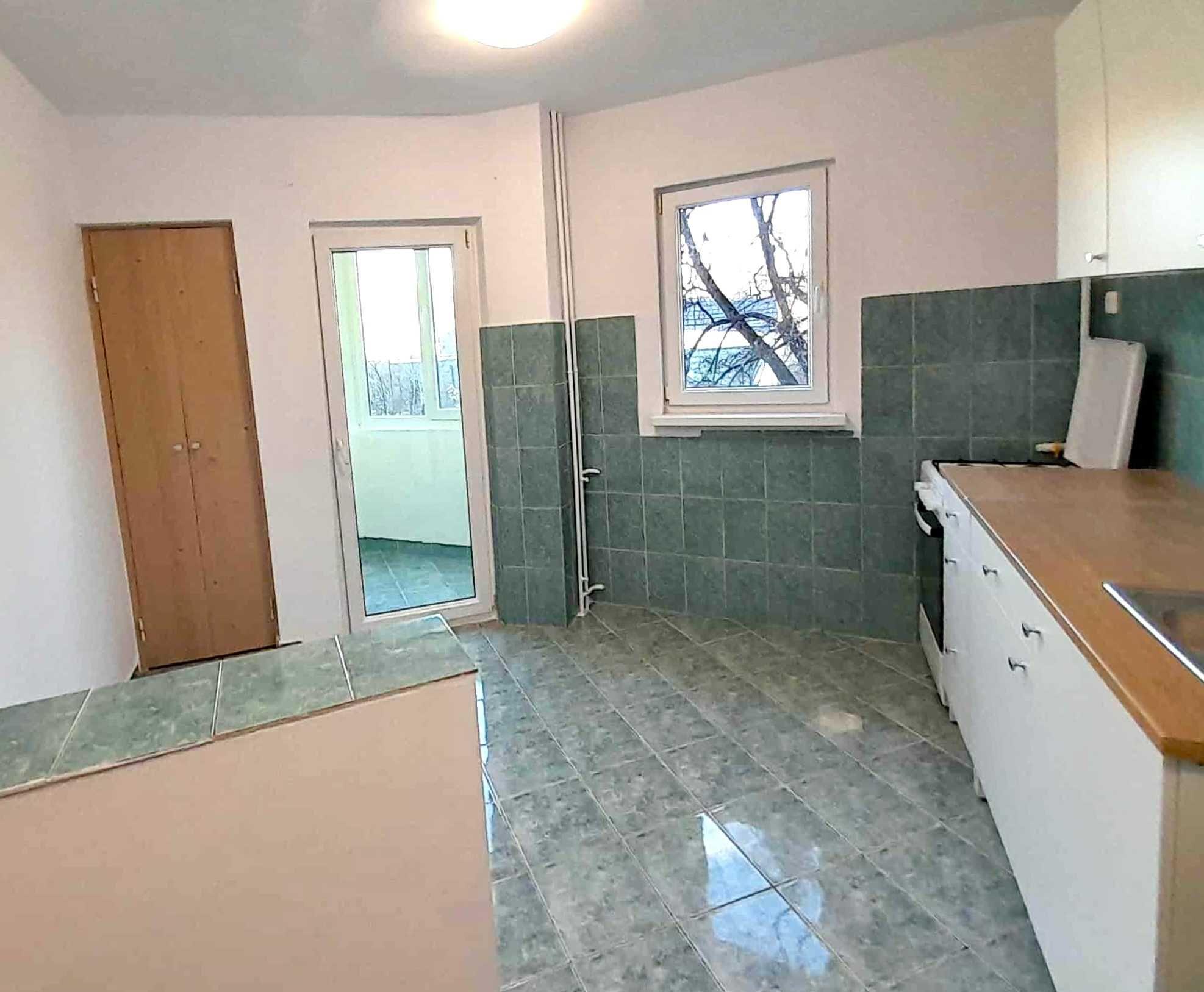 Apartament renovat, nemobilat, 2 camere decomandate, Hațeg, Grigorescu