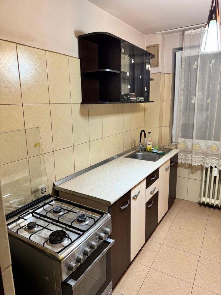Apartament 2 camere,Etaj 1/4, Calea Bucuresti-Institut