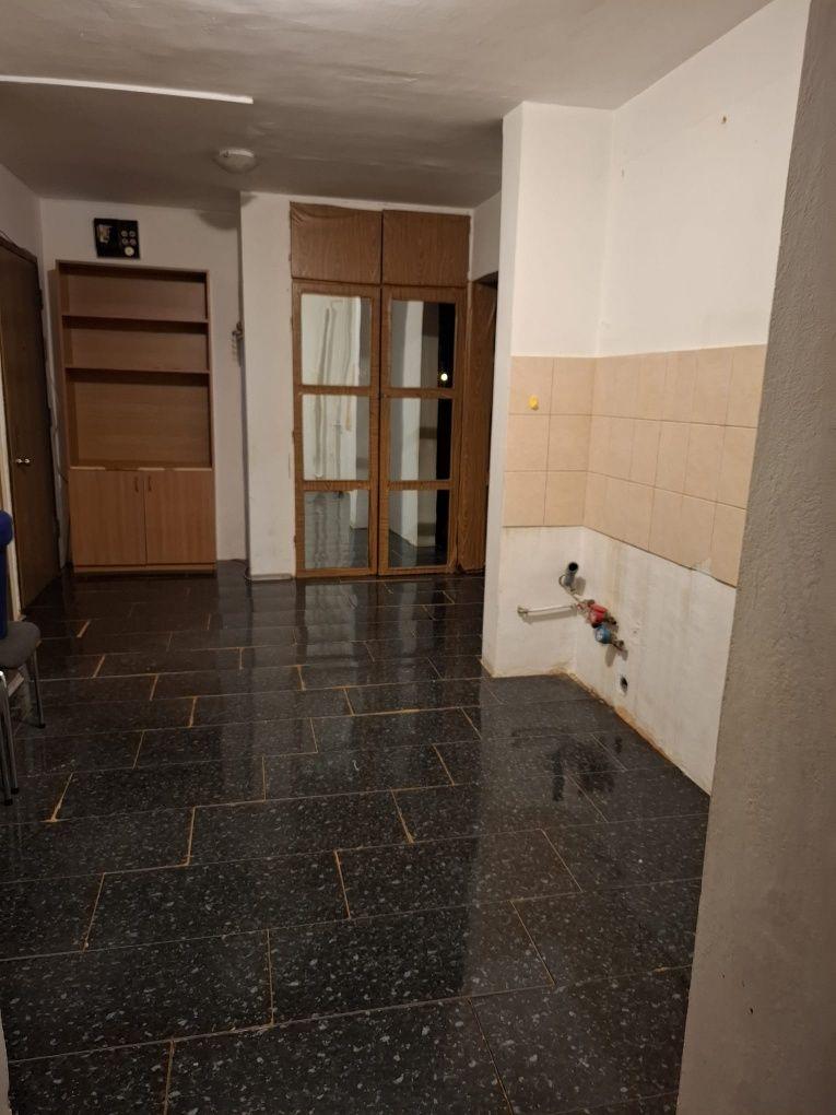 Închiriez apartament