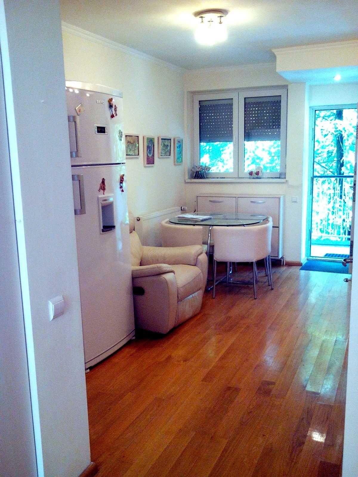 Garsonieră dublă de închiriat Ploiești central str. Hasdeu, vedere parc, complet mobilată și utilată 350 euro - imagine 1