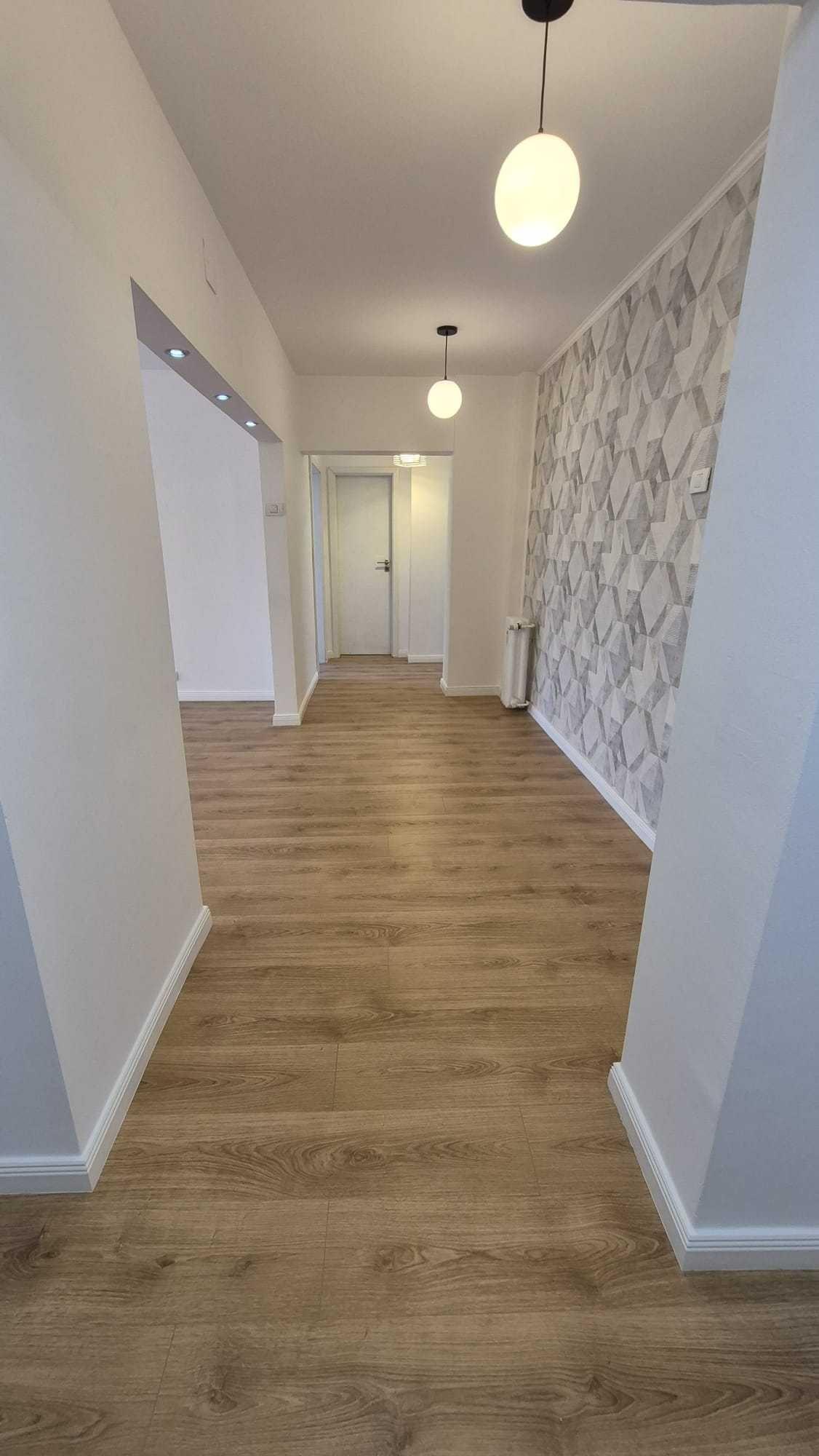 Ultracentral, Bulevardul Decebal - Apartament cu 3 camere spatioase, renovat, ideal pentru firme