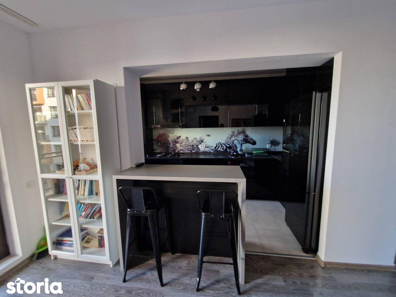 Proprietar, inchiriez apartament cu 3 camere, Bloc 2017, 2xbai, AC