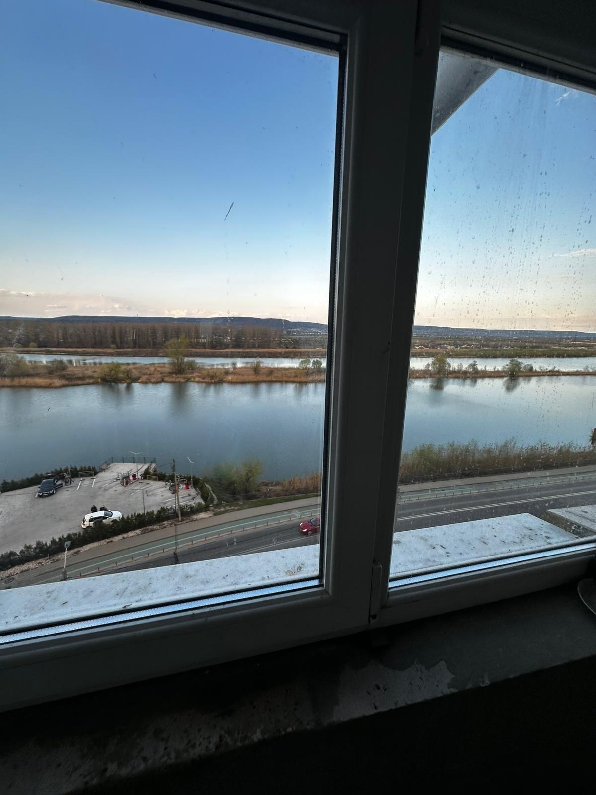 Vând apartament cu 3 camere  in cartierul Tudor Vladimirescu - imagine 1