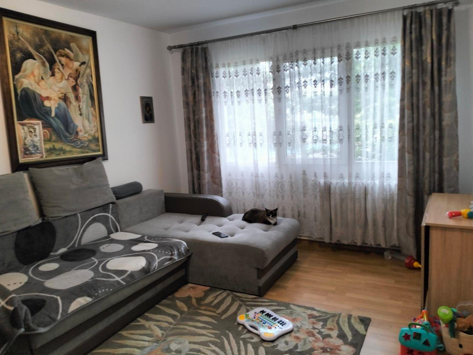 Apartament de închiriat 2 camere,central