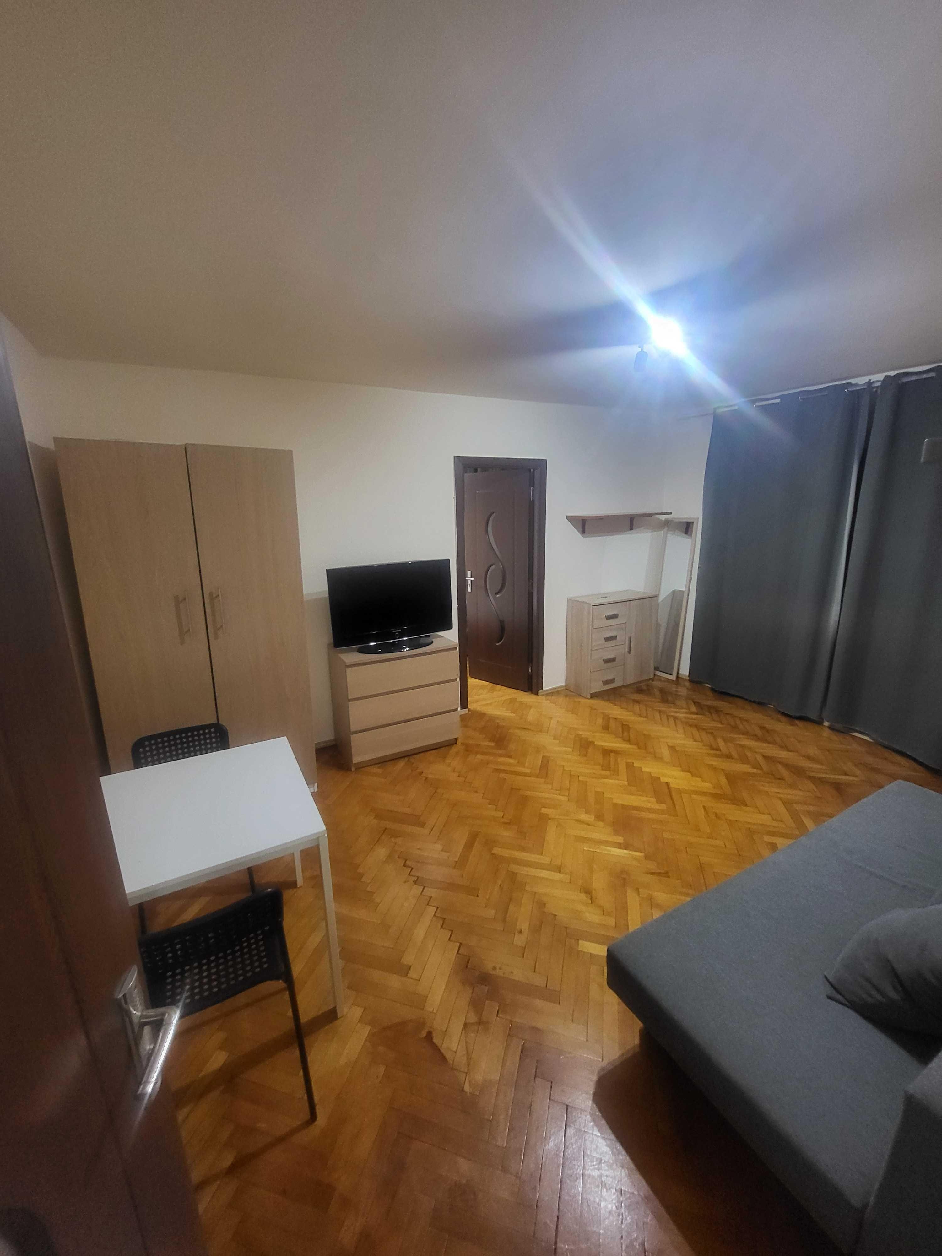 inchiriez apartament 2 camere Spitalul Judetean / Soarelui
