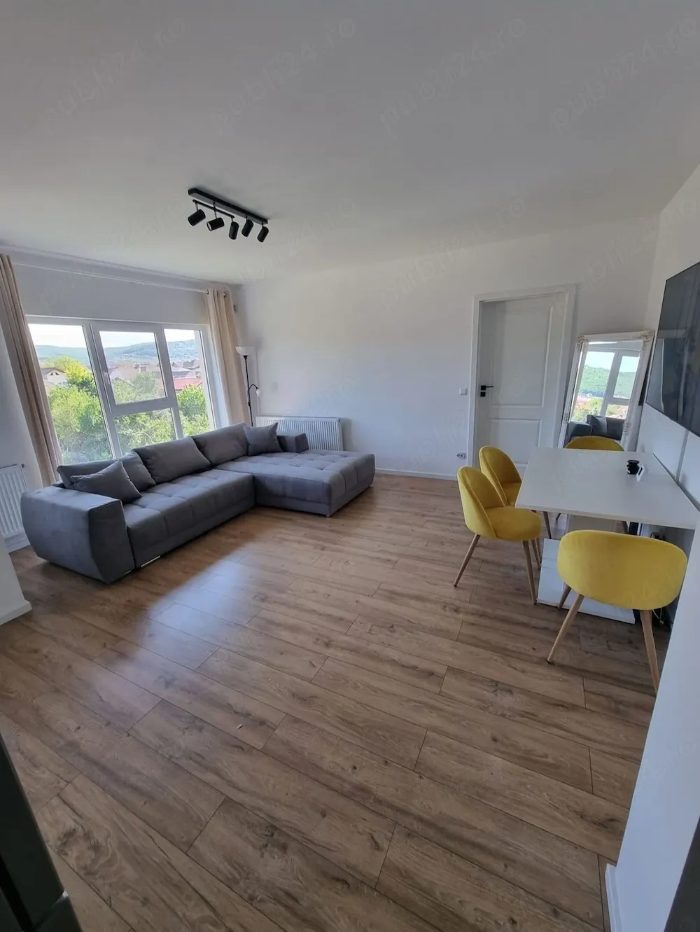 Se vinde apartament 2 camere + parcare CF ambele