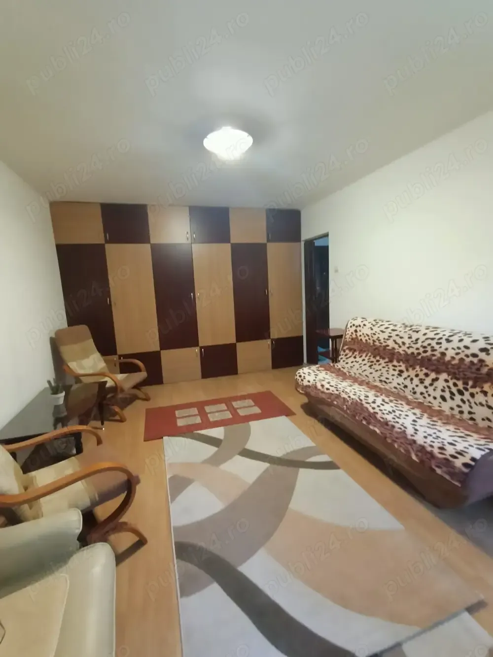 Persoana fizica dau in chirie apartament cu o camera ultrafinisat, mobilat si utilat, Manastur.