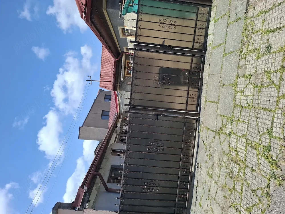 Casă de vânzare sau schimb cu apartament 3 sau 4 camere