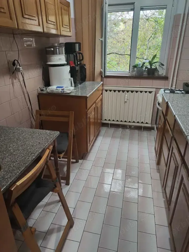 Inchiriez apartamment doua camere decomandate