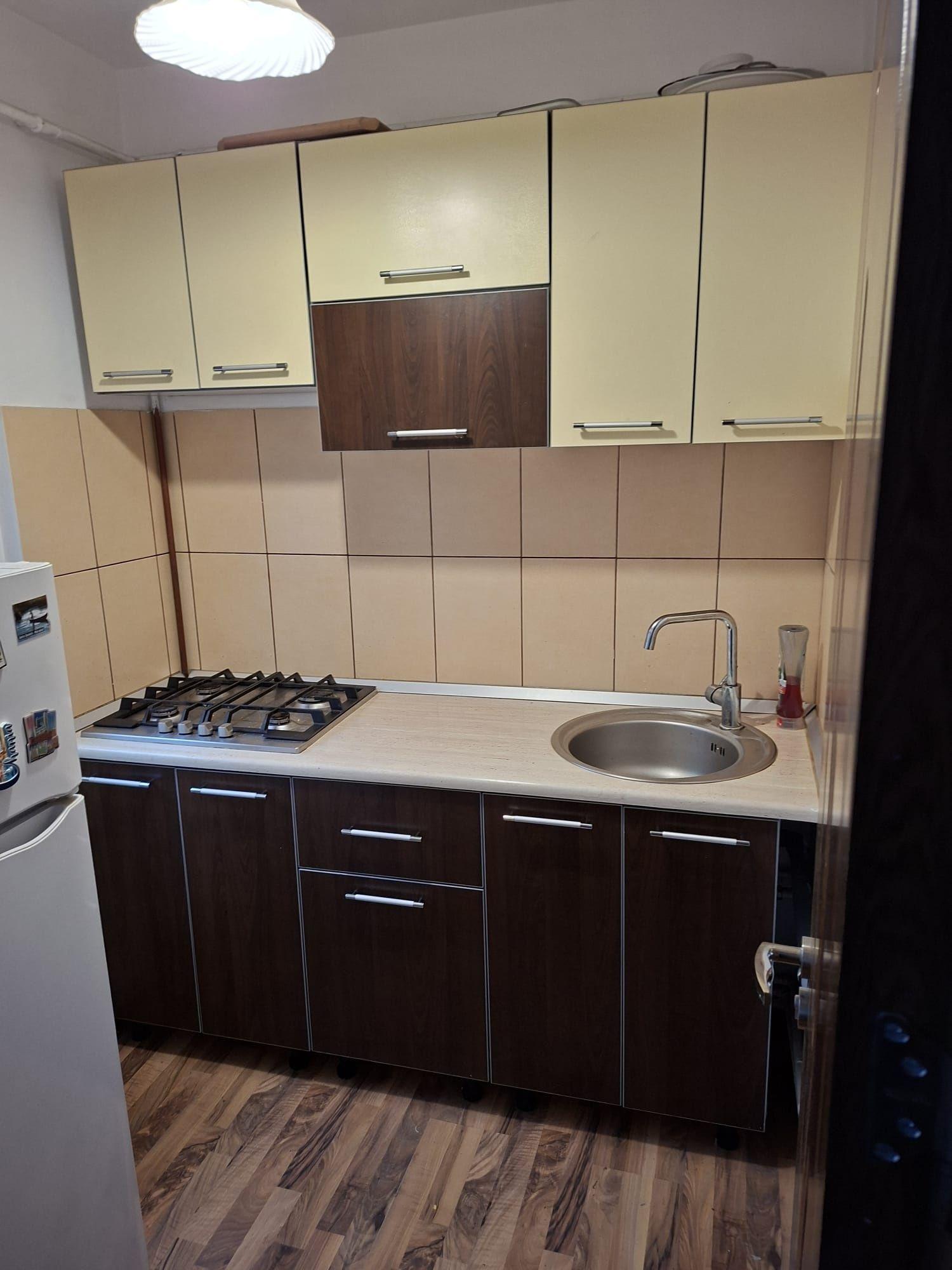 Vând apartament 3 camere