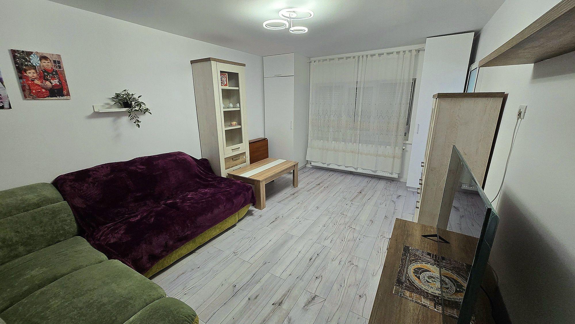 Închiriez  apartament  2 camere et.1