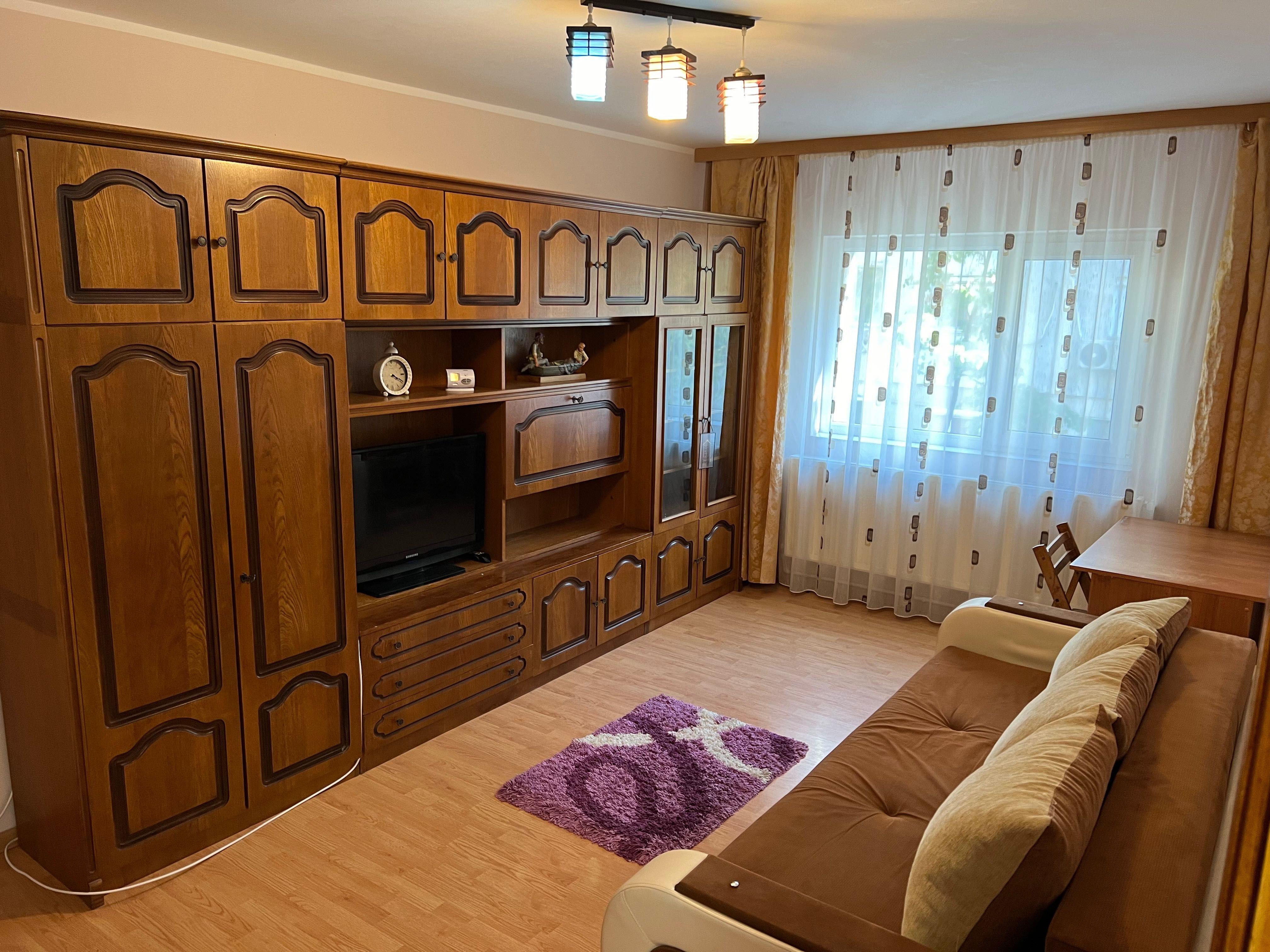 Inchiriez apartament 2 Camere Etaj 1, Micro 17 Galati