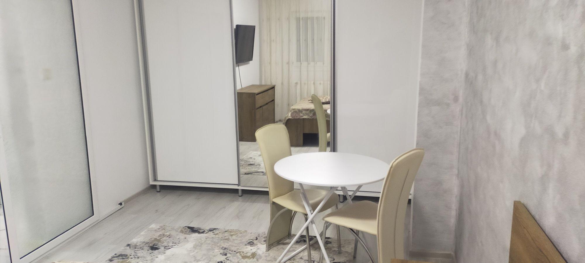 Închiriez apartament cu o camera/Faleza./Fac. Medicina