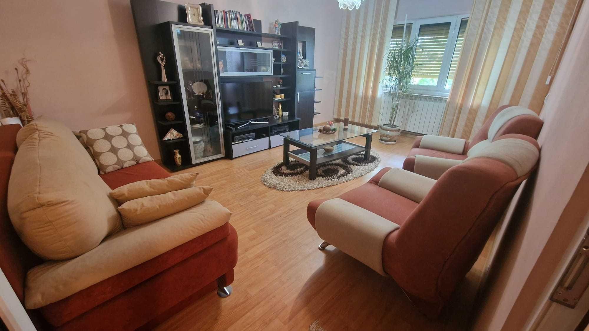 Inchiriez apartament 3 camere decomandat | Zona Liceul Auto