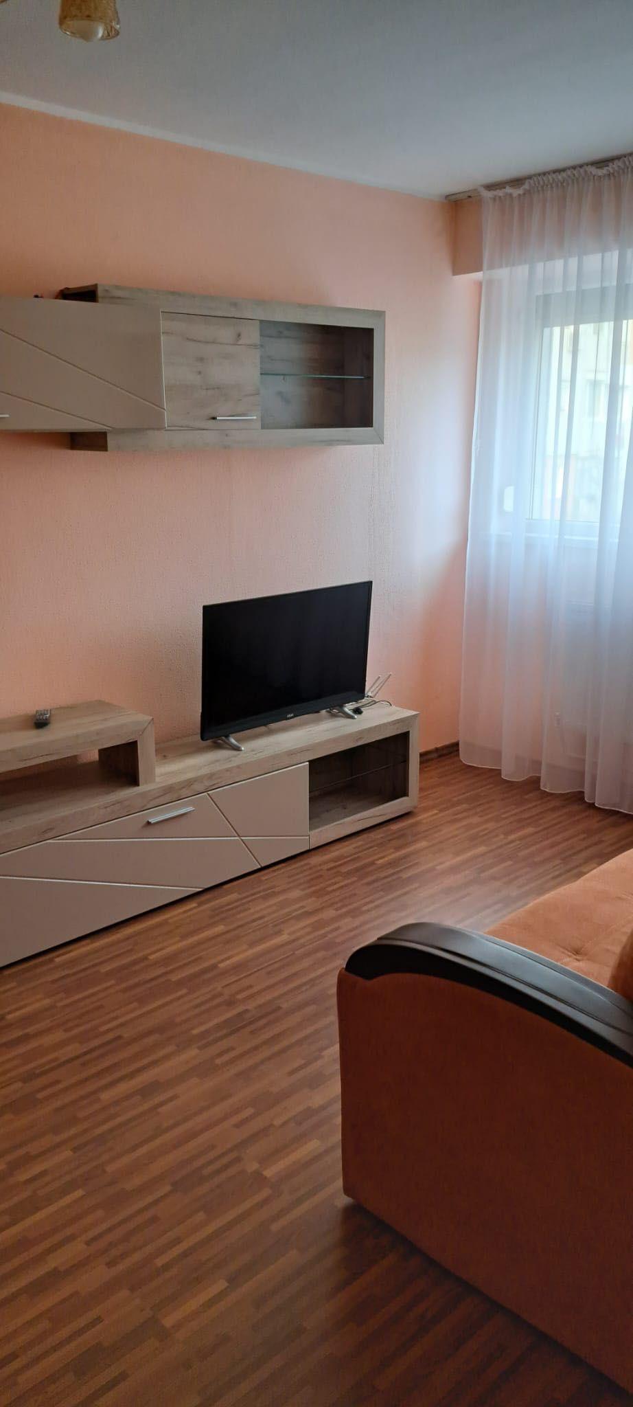 Inchiriez apartament 3 camere