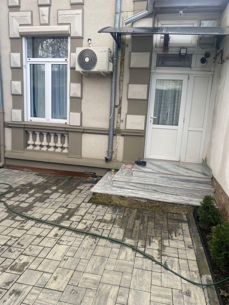 Inchiriez 2 camere la curte - imagine 1