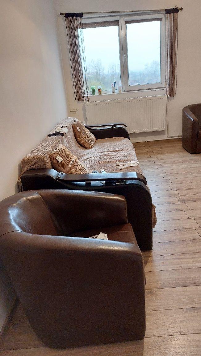 Proprietar vând apartament cu două camere etaj 4 în zona Hipodrom,