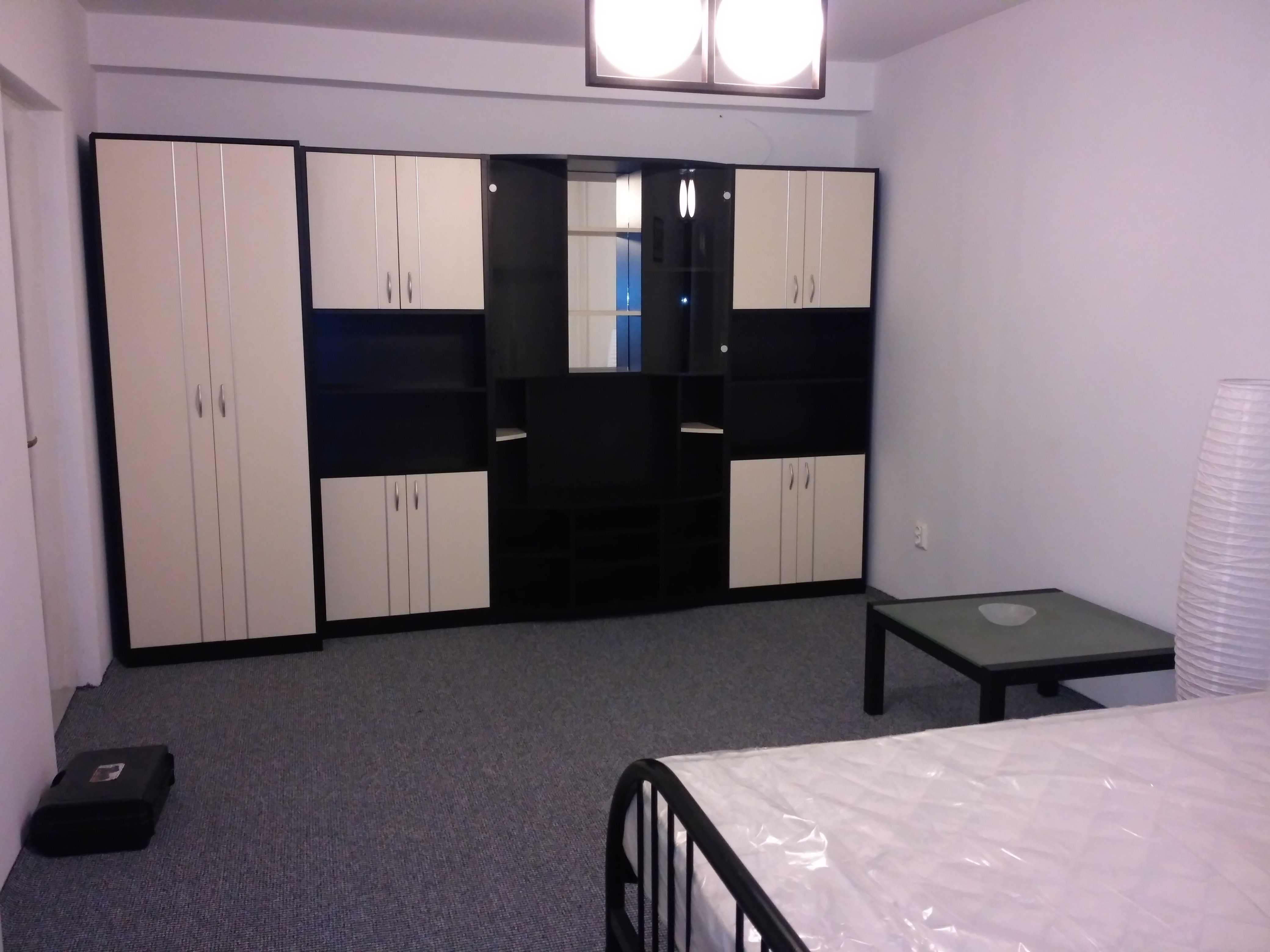 PF vând ap. 2 cam, decomandat, 1 min de statii si magazine - imagine 1