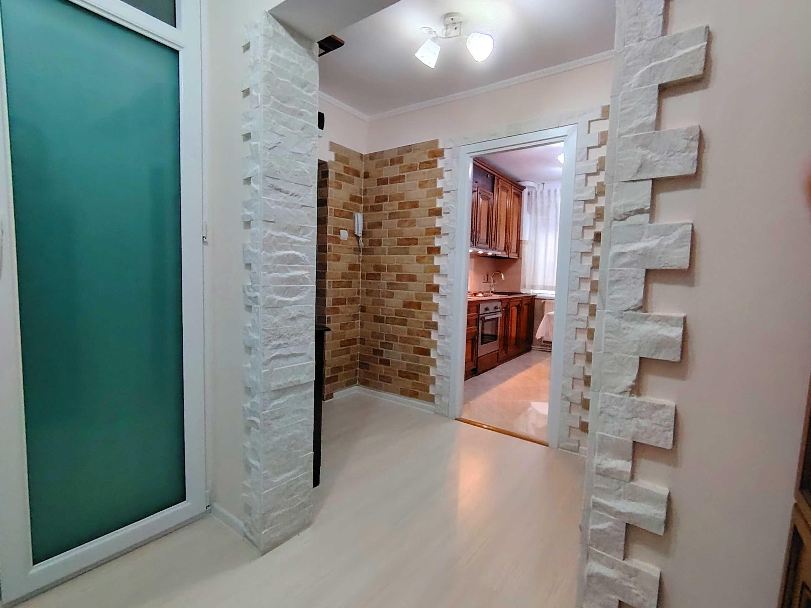 Apartament 3 camere ,decomandat,etaj :2/4, central,Hipodrom