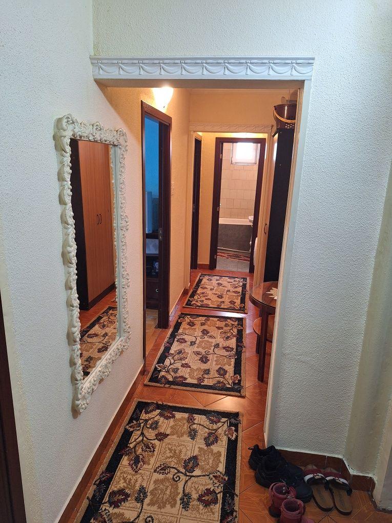 Apartament 3 camere decomandat. 74 mp