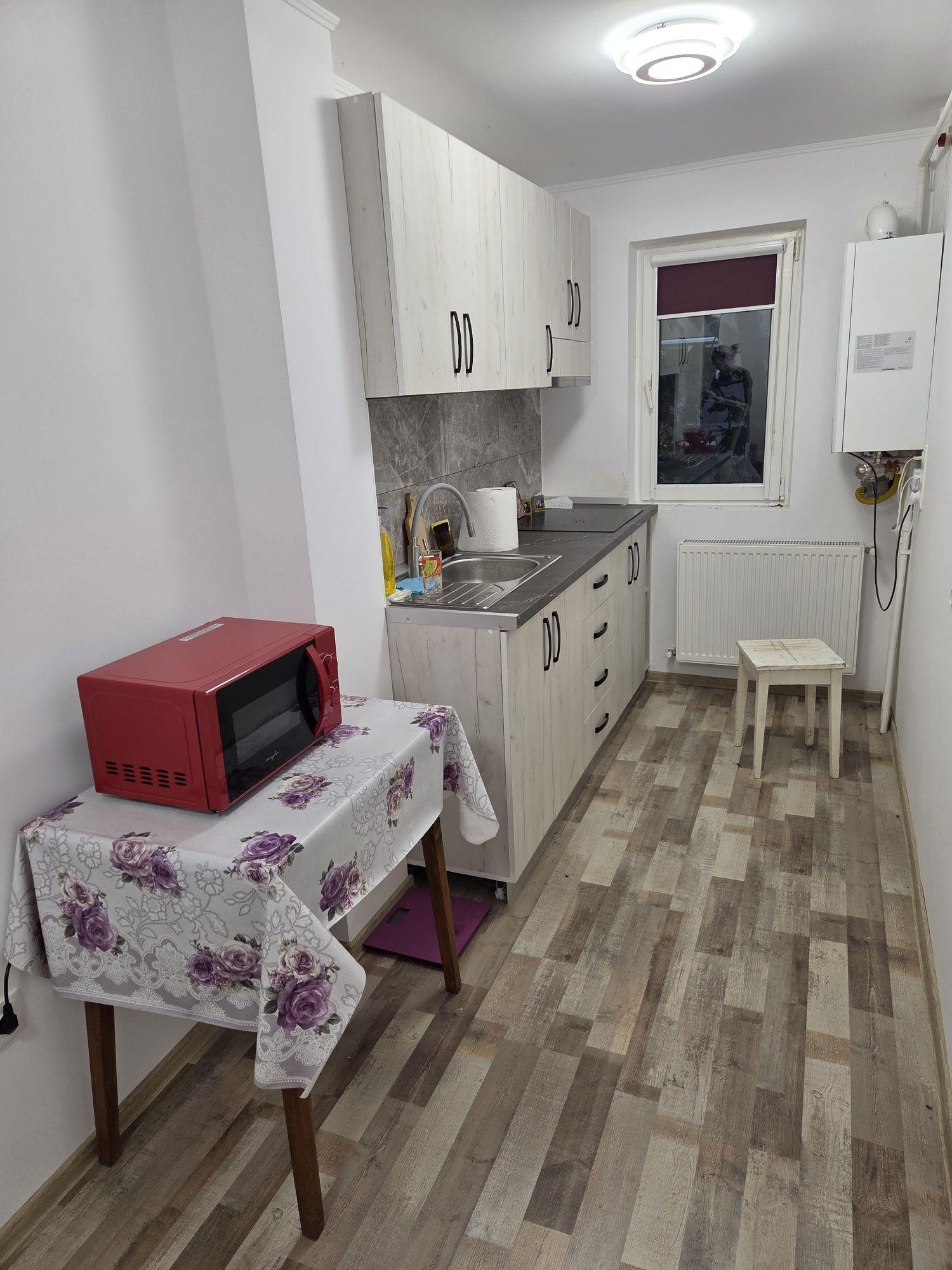 Inchiriez apartament