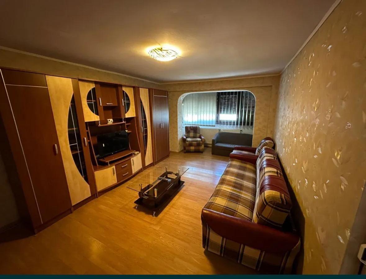 Inchiriez apartament 3 camere decomandat