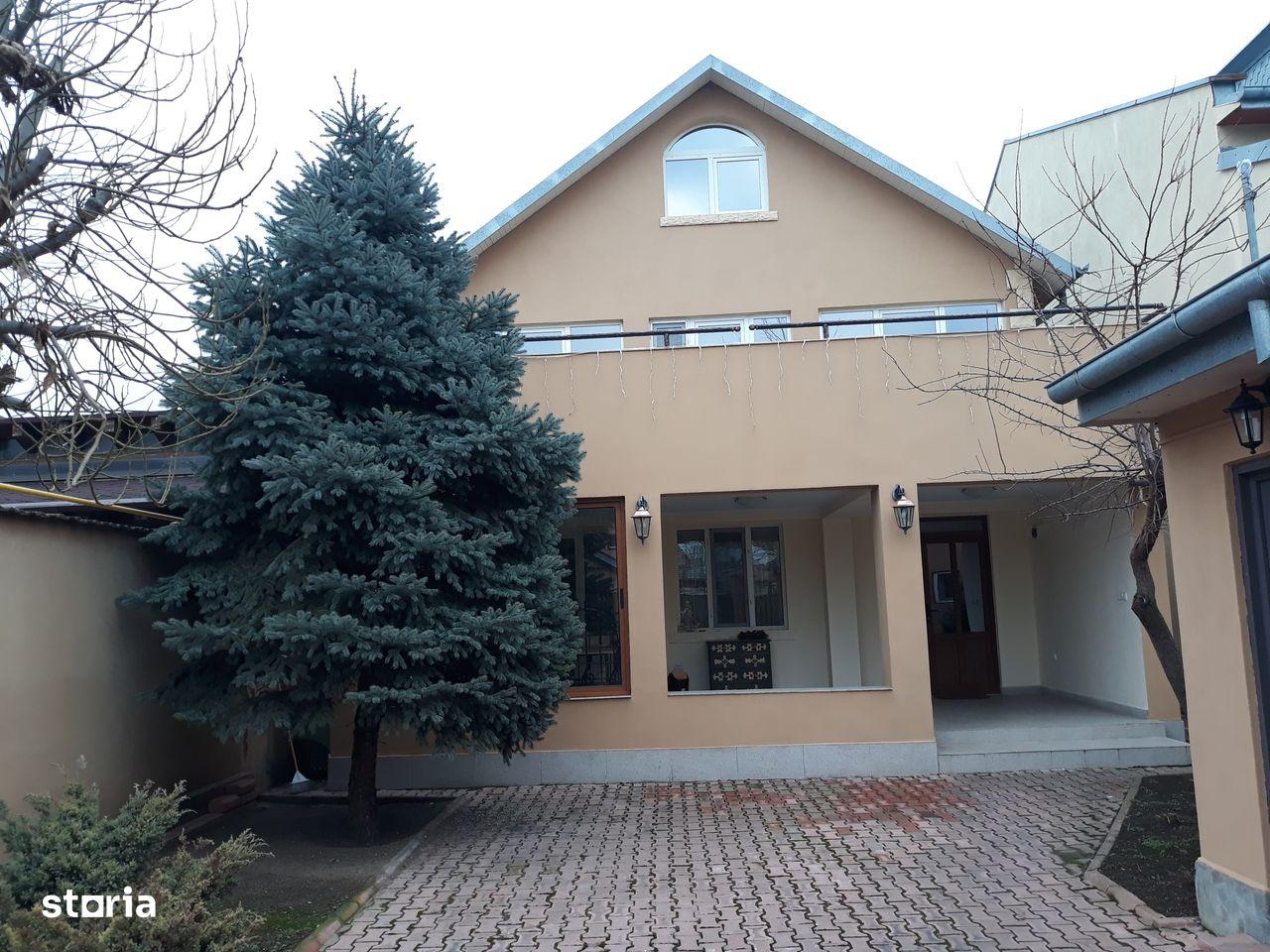 Casă de vânzare zona centrală