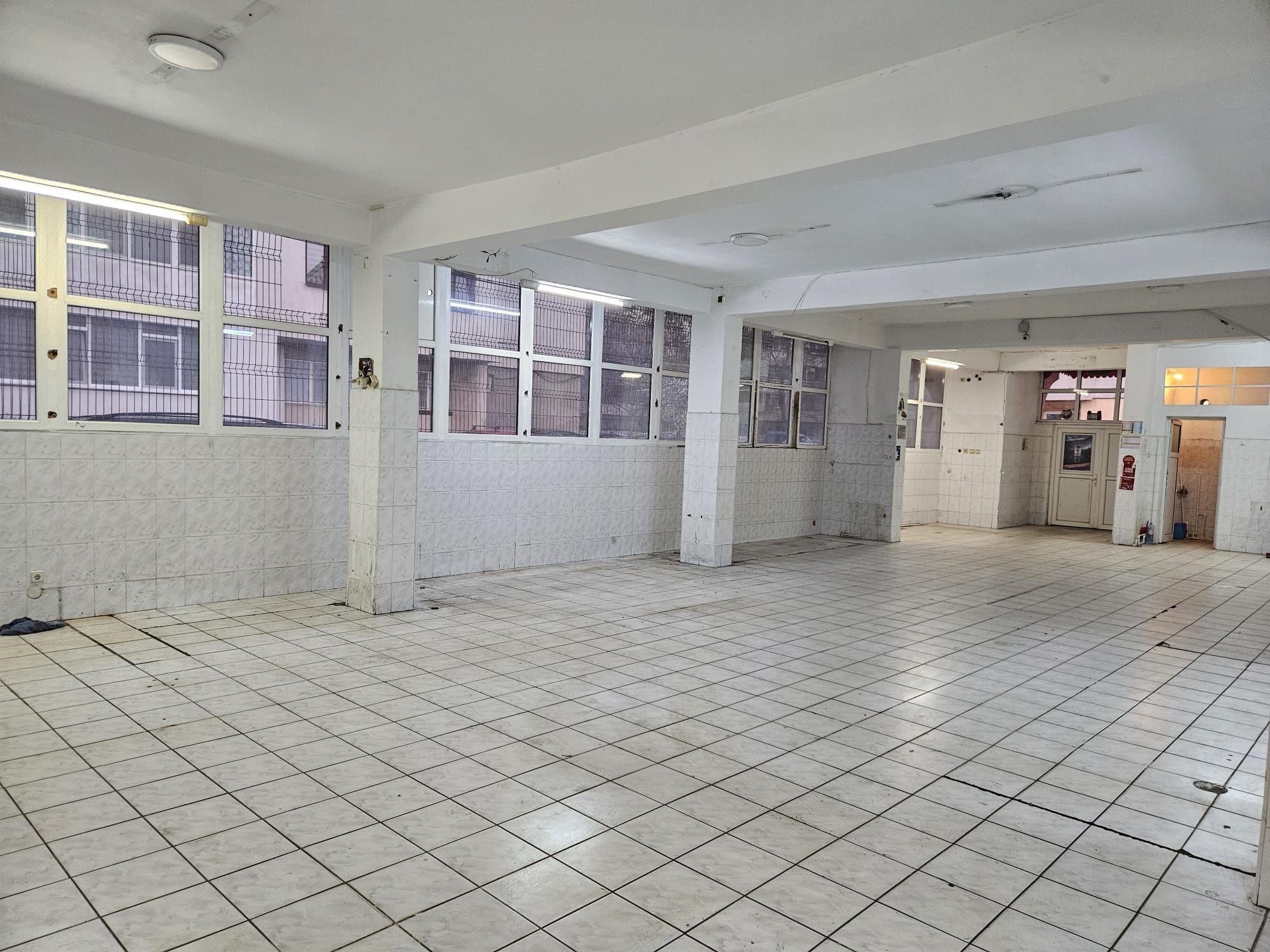 Proprietar vand spatiu comercial 200 mp Vidin - imagine 1