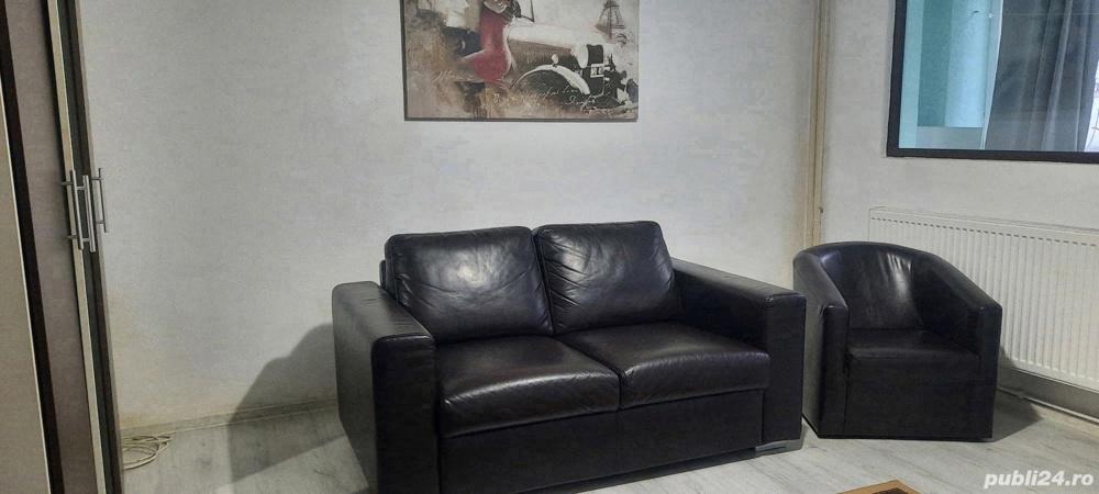 Vand apartament 3 camere, parter, zona Port (vizavi de Palatul Navigatie)