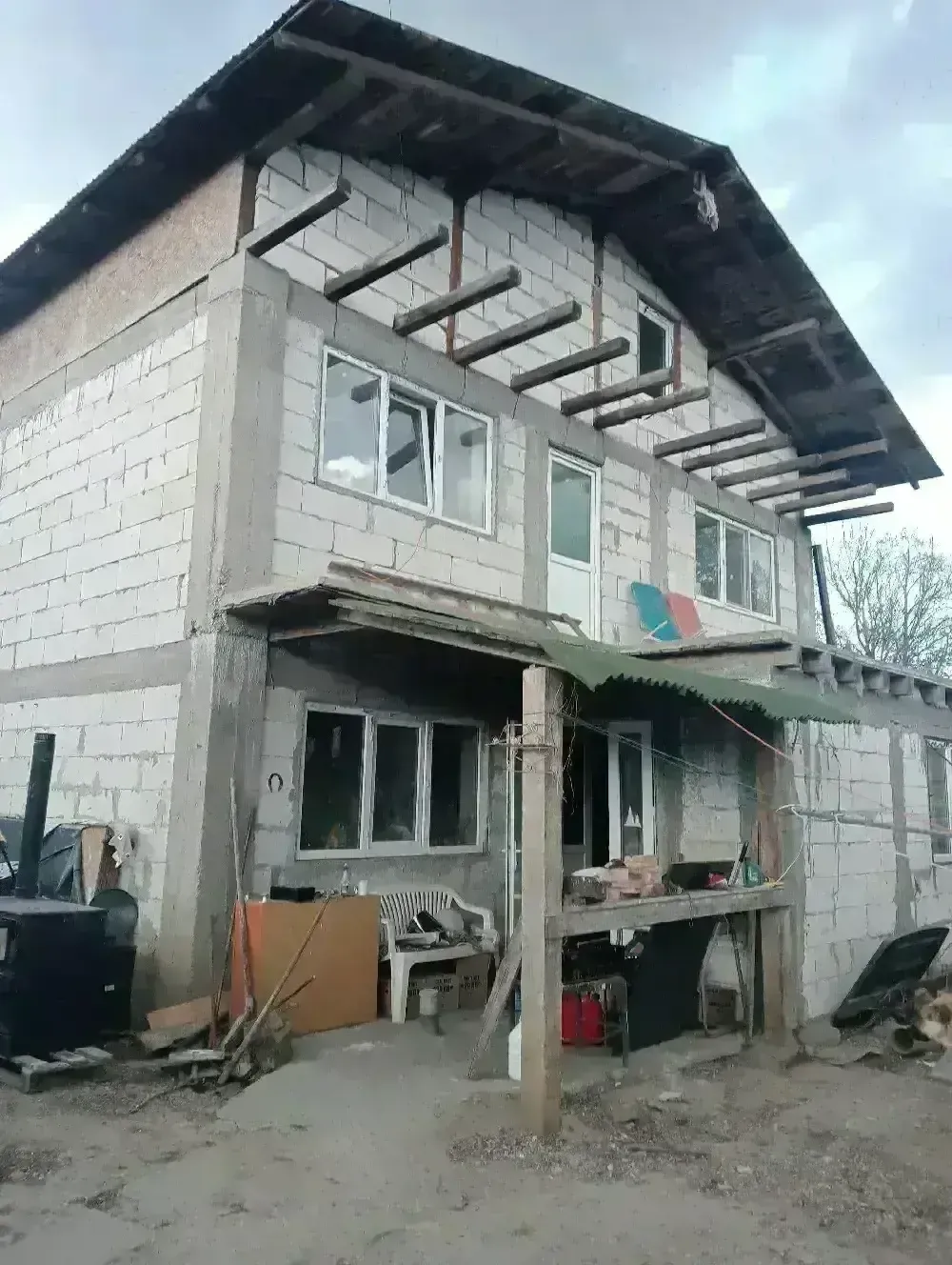 De vânzare casă cu etaj.