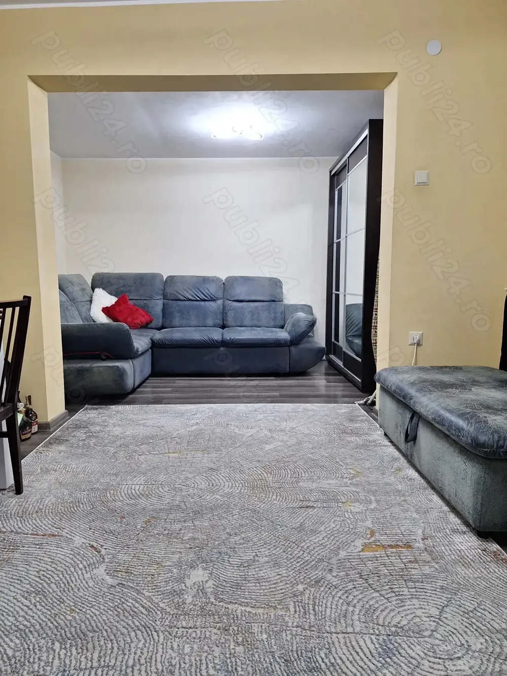 Casa de vânzare în spate la bloc privilege