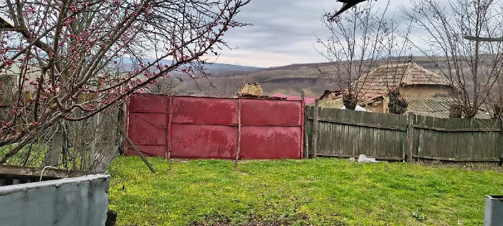 Teren 2100mp cu 2loturi de casa bătrânească de vânzare - sat Aldești, județul Galați