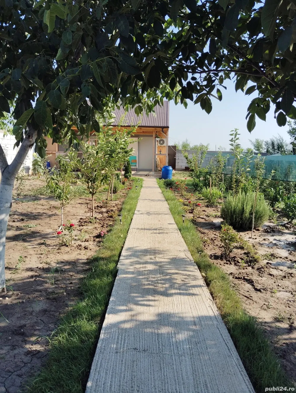 vând teren cu Anexă și utilități  in vinatori Galați - imagine 1