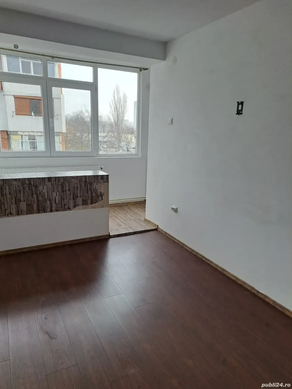 vând apartament doua camere - imagine 1