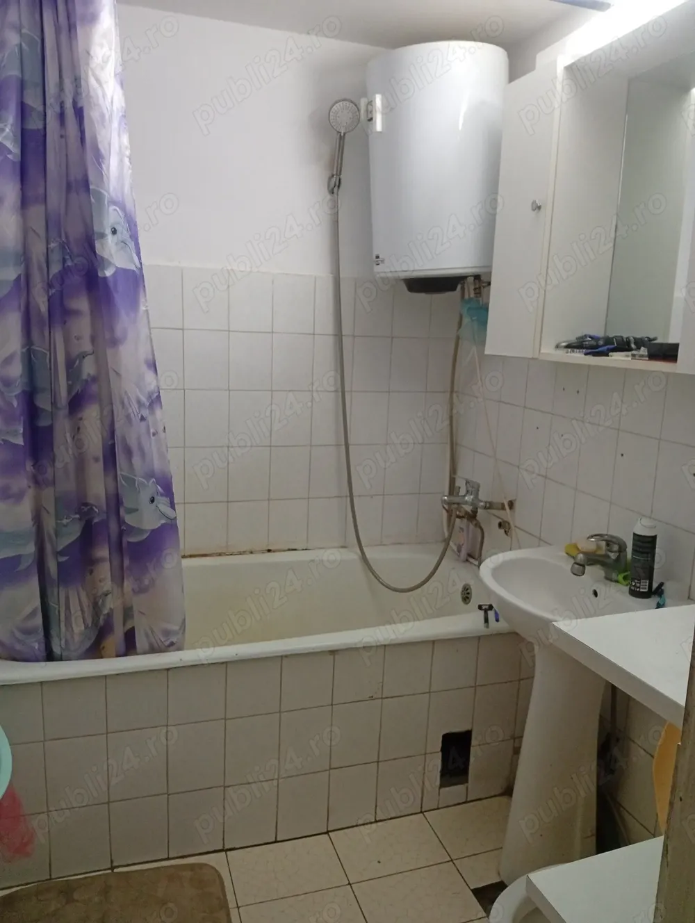 Ofer spre închiriere o camera - imagine 1