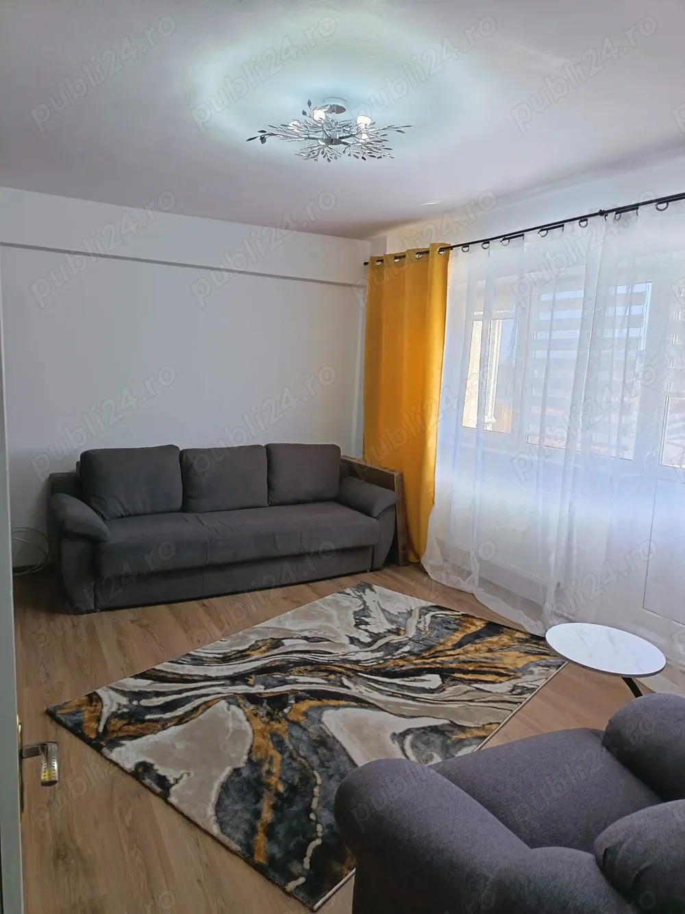 Închiriez apartament